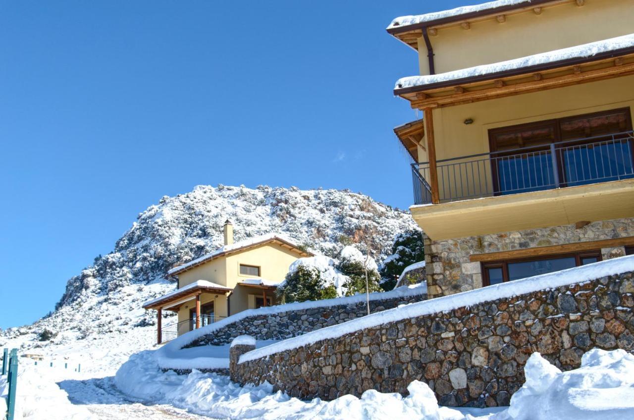 Levandes Houses กาลาวริตา ภายนอก รูปภาพ