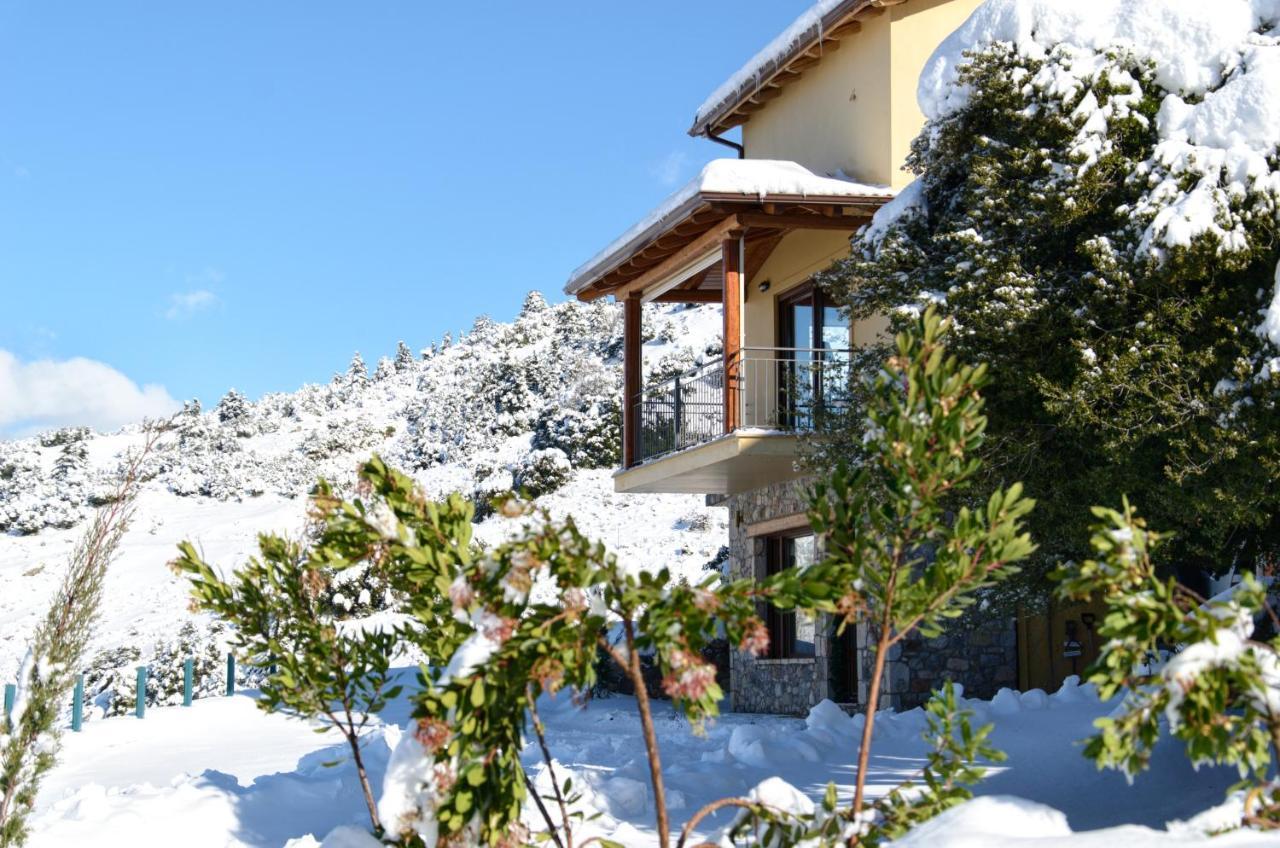 Levandes Houses กาลาวริตา ภายนอก รูปภาพ